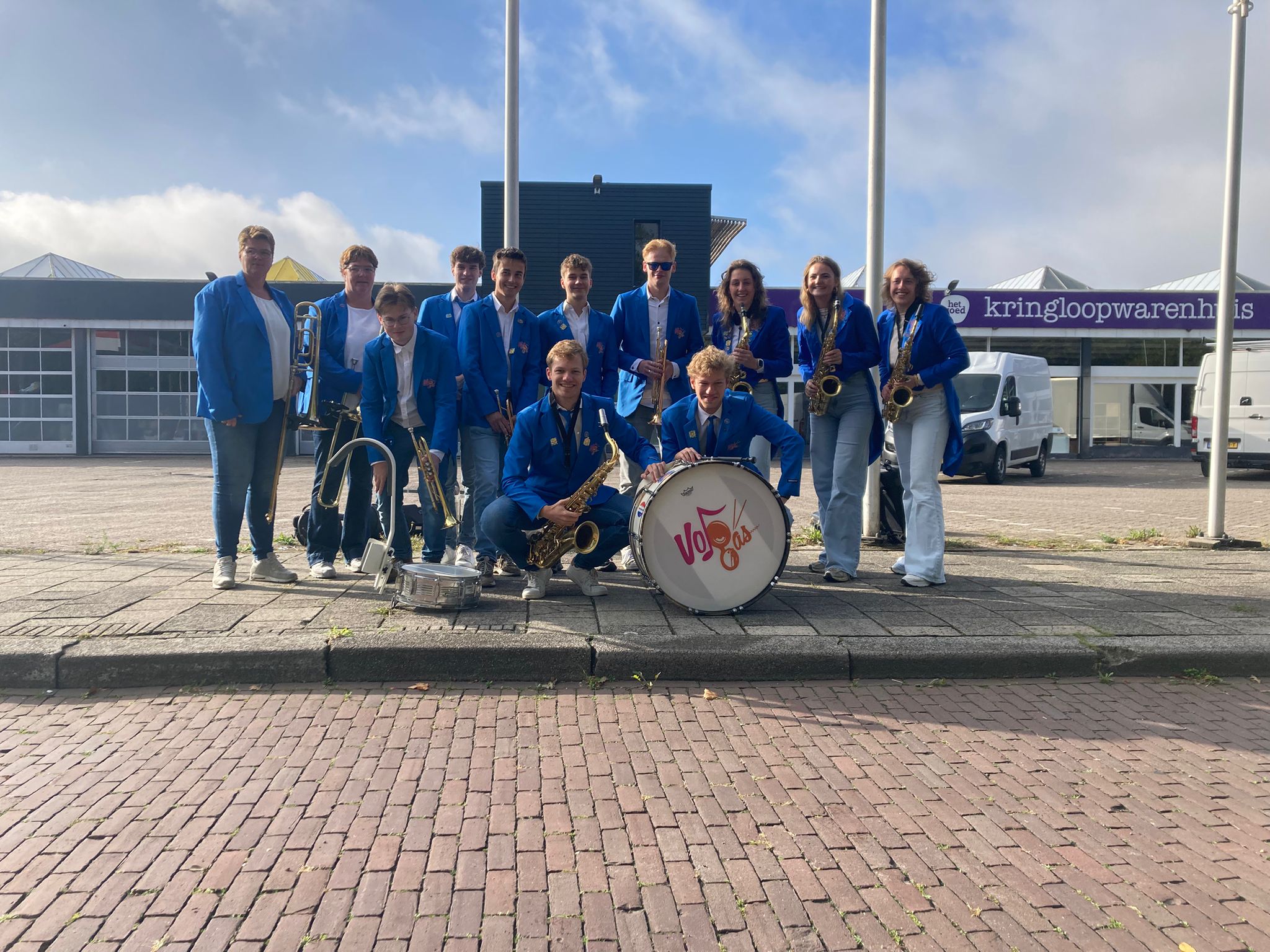 Volgas staat klaar voor het optreden bij de singelloop